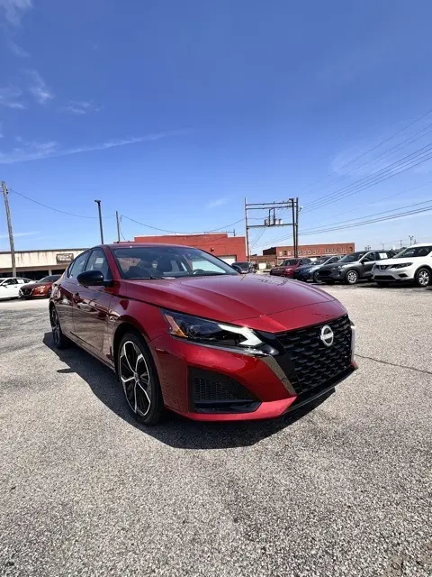 2025 Nissan Altima 2.5 SR photo 3