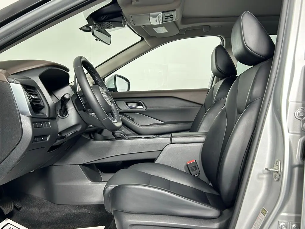 2022 Nissan Rogue SV photo 26