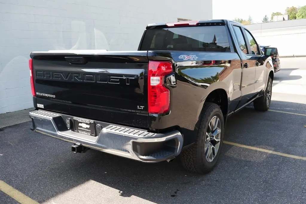2025 Chevrolet Silverado 1500 LT photo 7