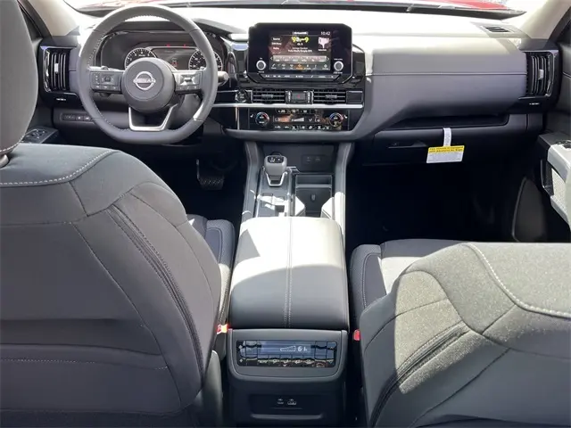 2025 Nissan Pathfinder SV photo 21