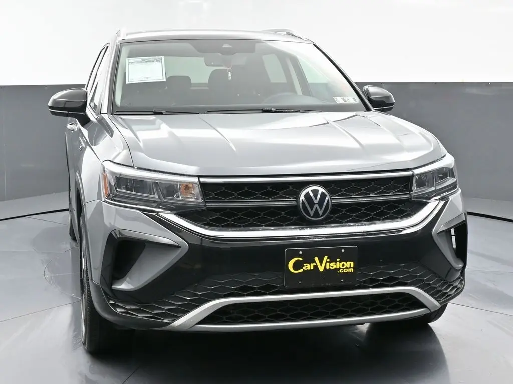 2024 Volkswagen Taos SE photo 2