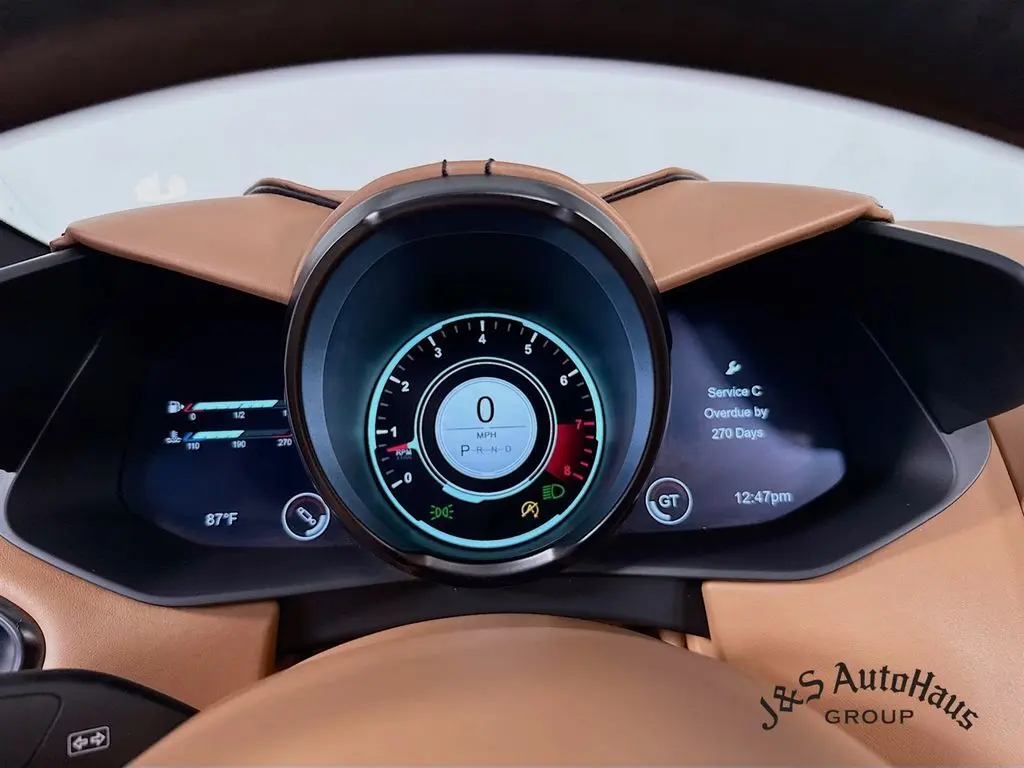2021 Aston Martin DBS photo 12