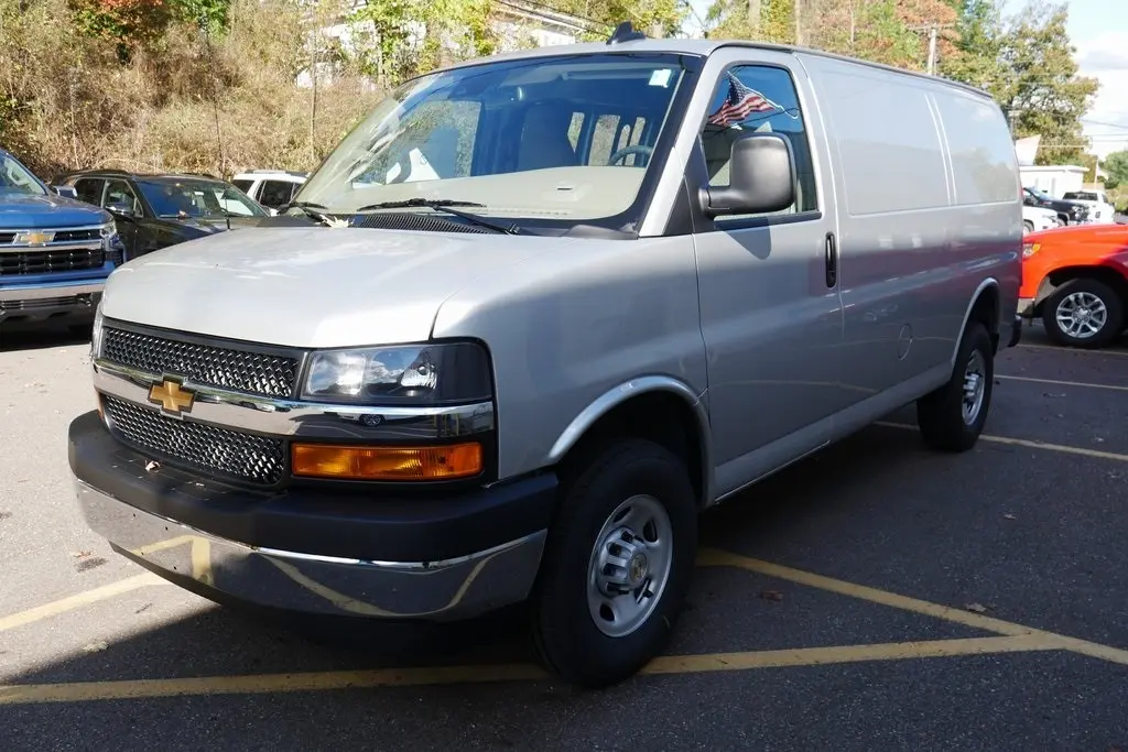 2025 Chevrolet Express 2500 Work Van Cargo photo 3
