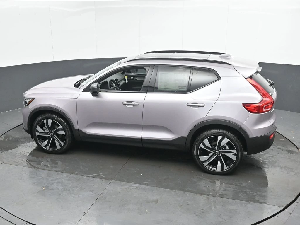 2026 Volvo - image 36