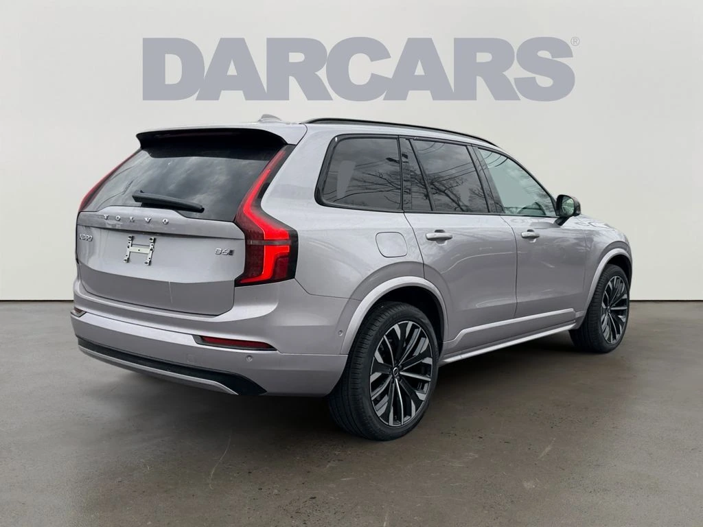 2026 Volvo - image 4