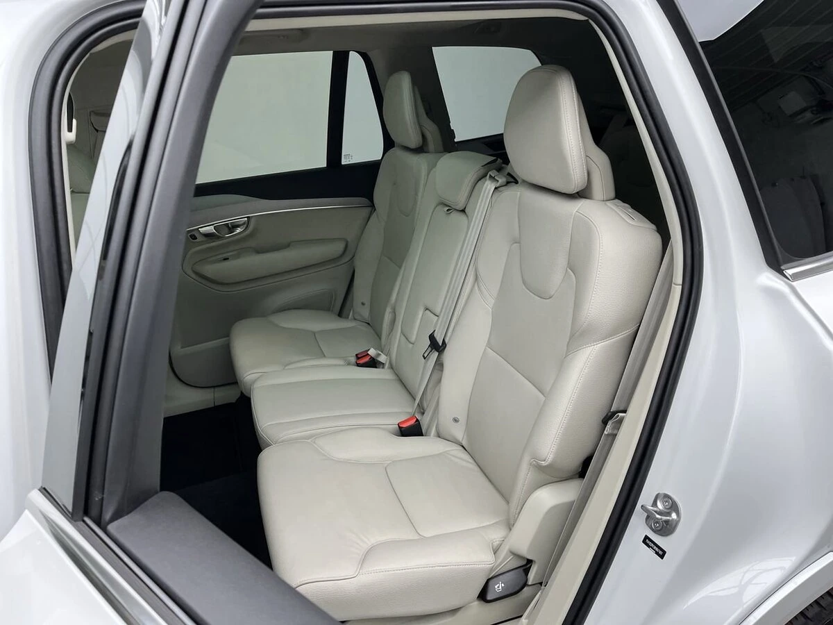 2022 Volvo - image 12