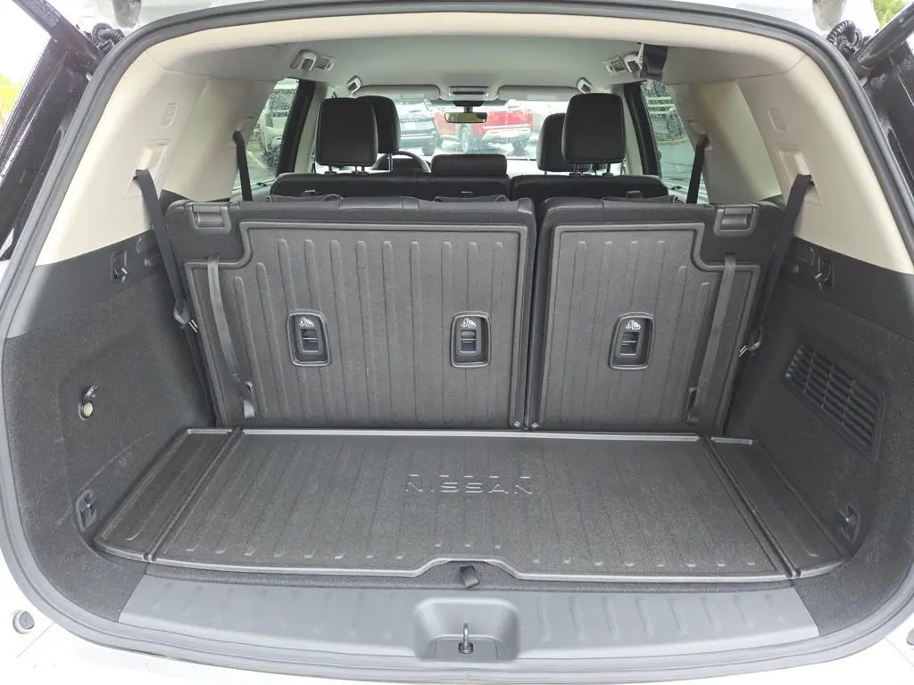 2025 Nissan Pathfinder SL photo 29