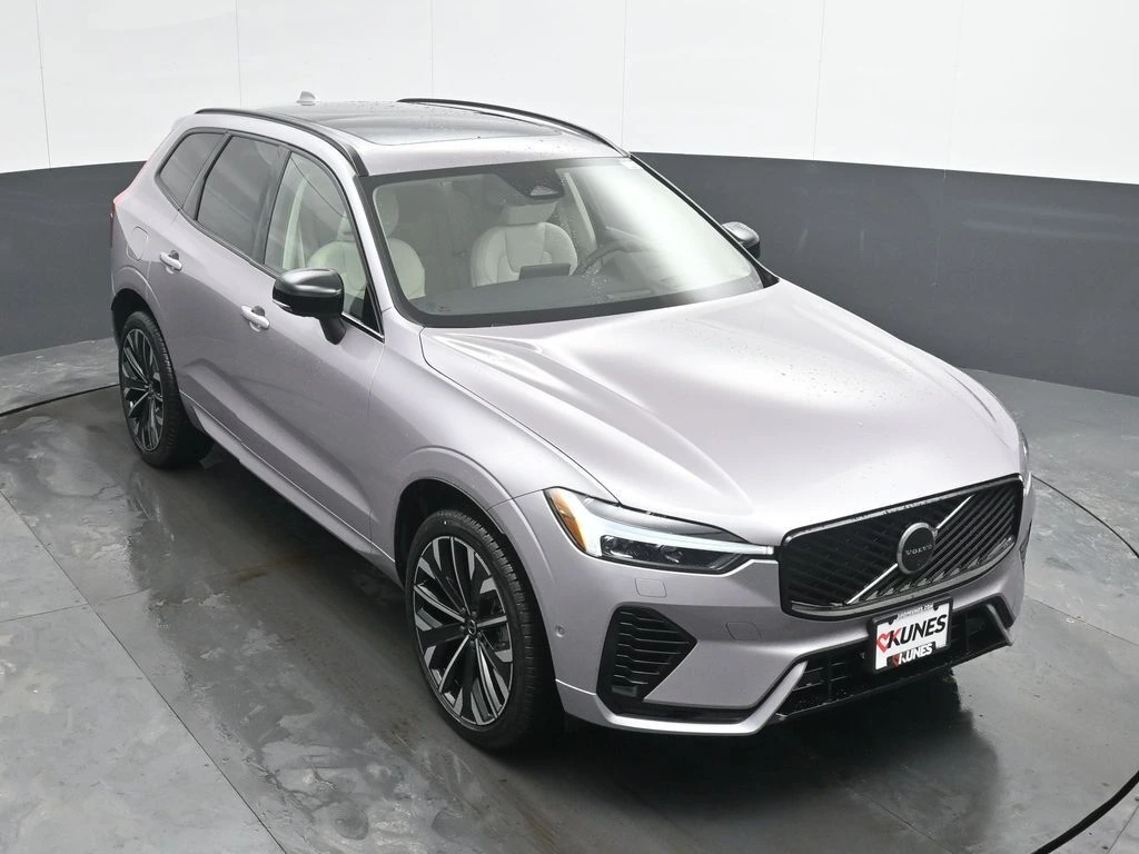 2026 Volvo - image 32