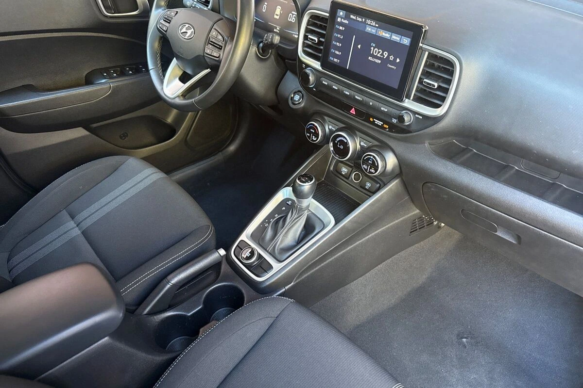 2025 Hyundai Venue SEL - Photo 16