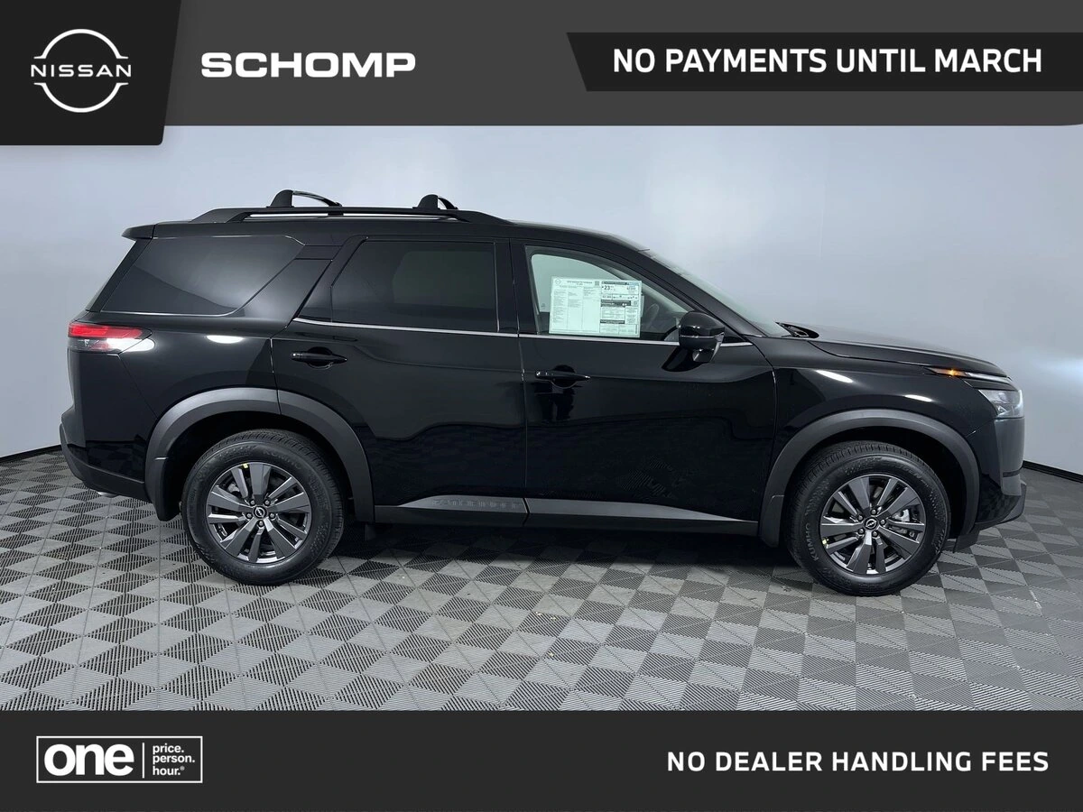 2025 Nissan Pathfinder SV's photo