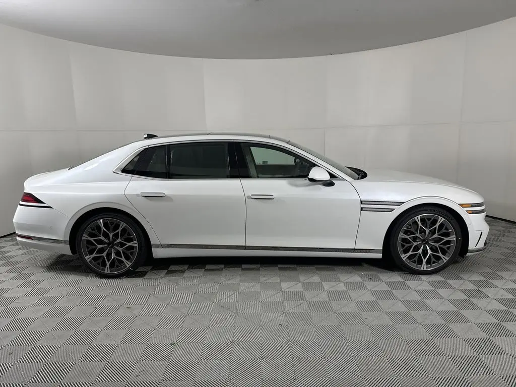 2026 Genesis G90 3.5T E-Supercharger photo 2