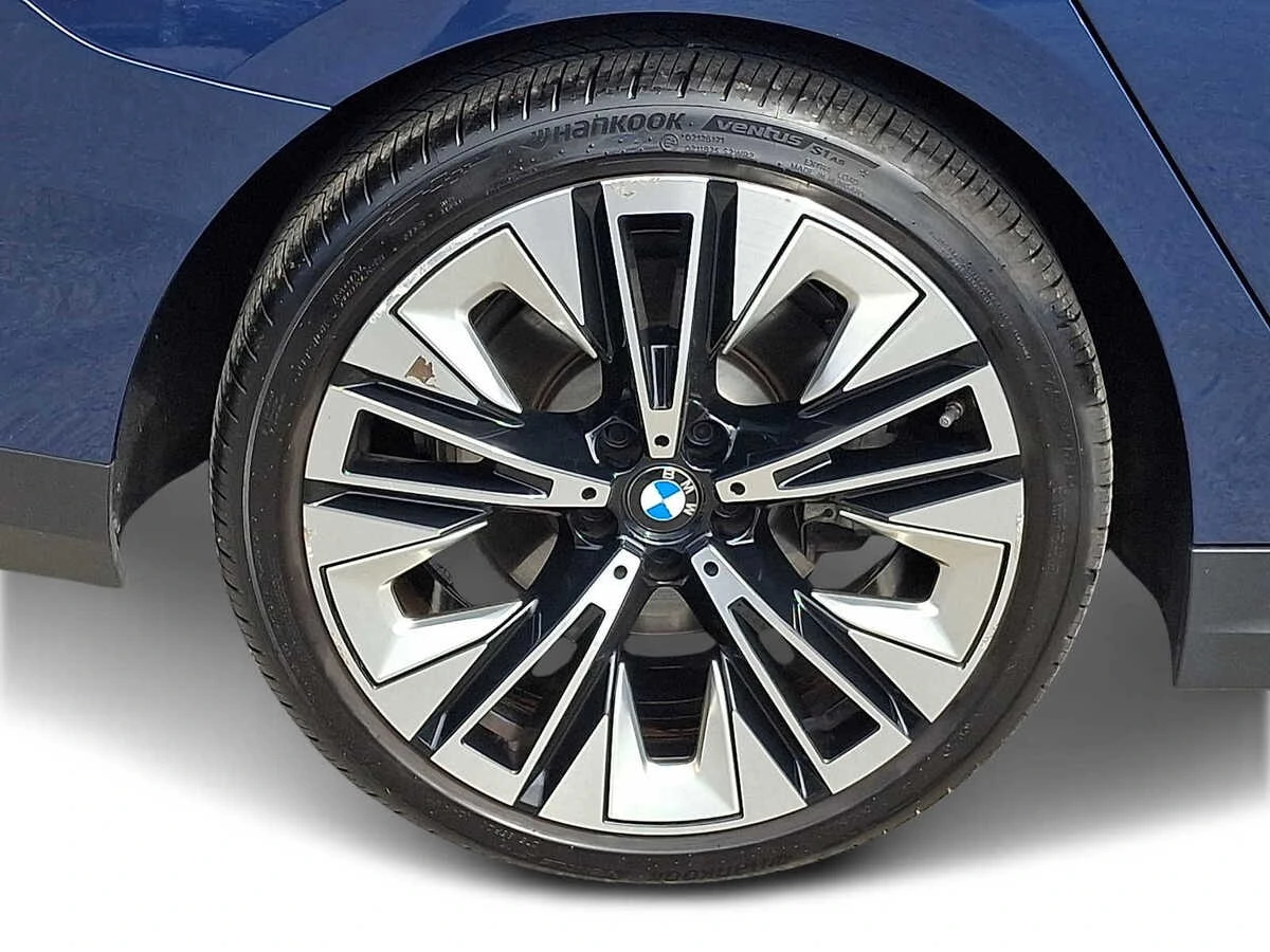 2026 BMW 5 Series 530i - Photo 7
