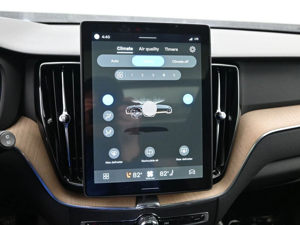 2026 Volvo - image 15