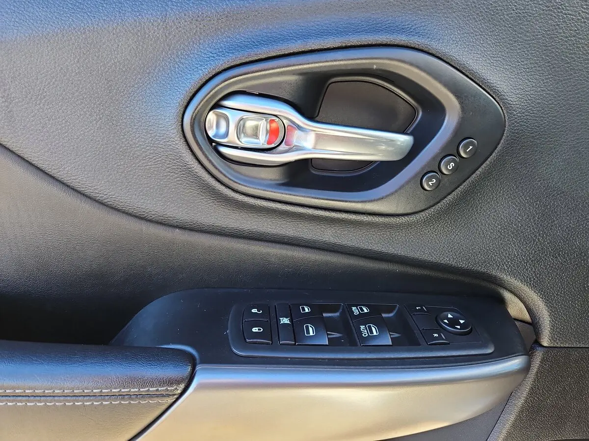 2019 Jeep Cherokee Overland photo 4