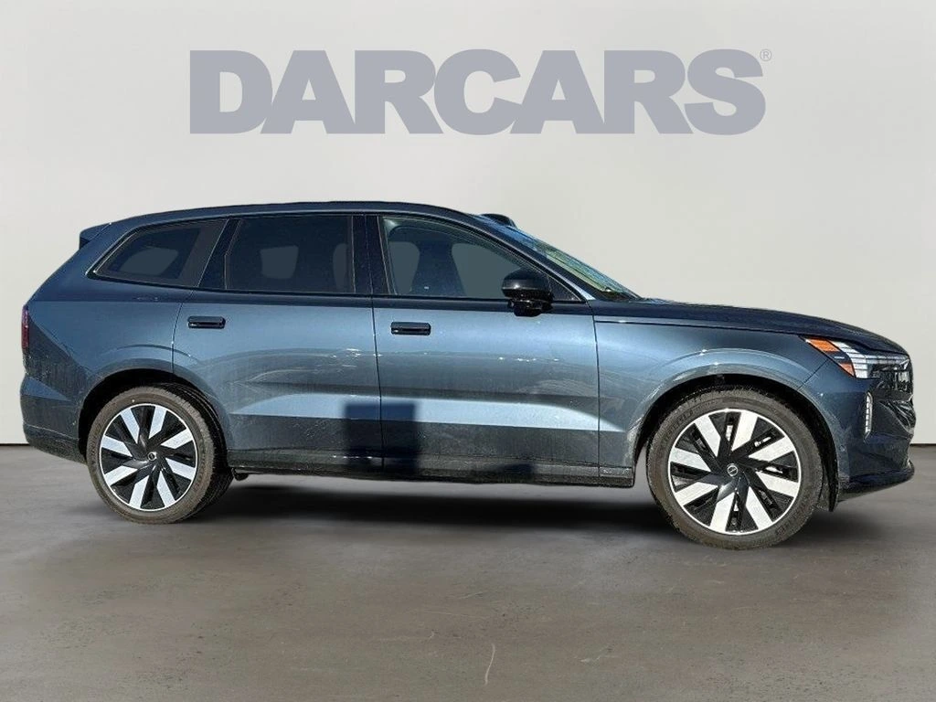 2025 Volvo - image 2