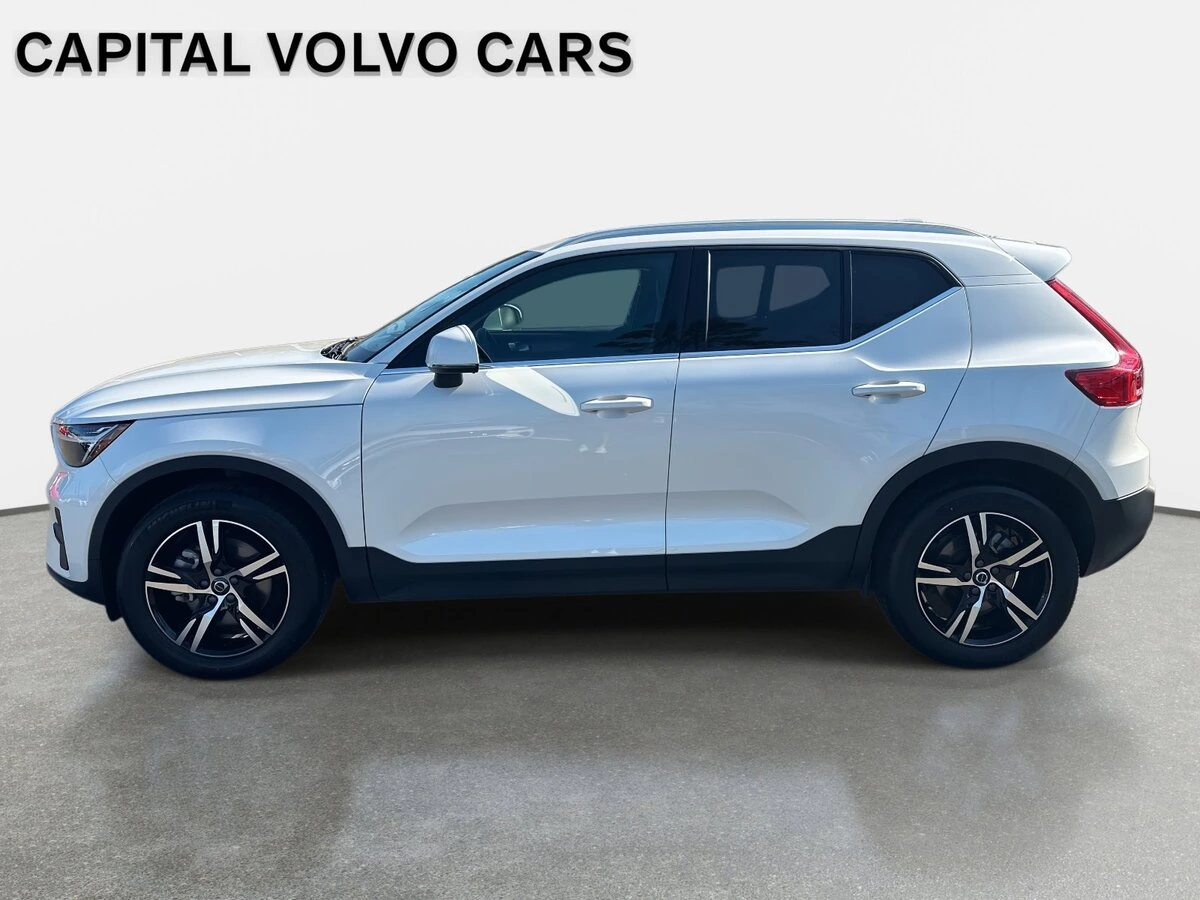 2025 Volvo - image 8
