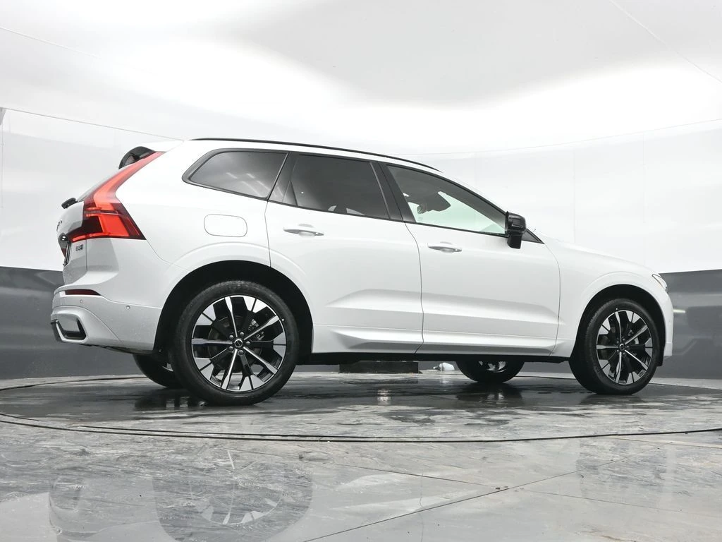 2026 Volvo - image 37