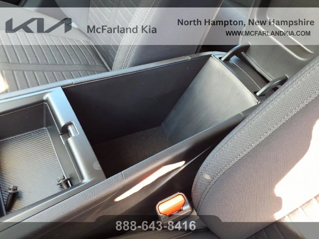 2025 Kia K5 LXS - Photo 31