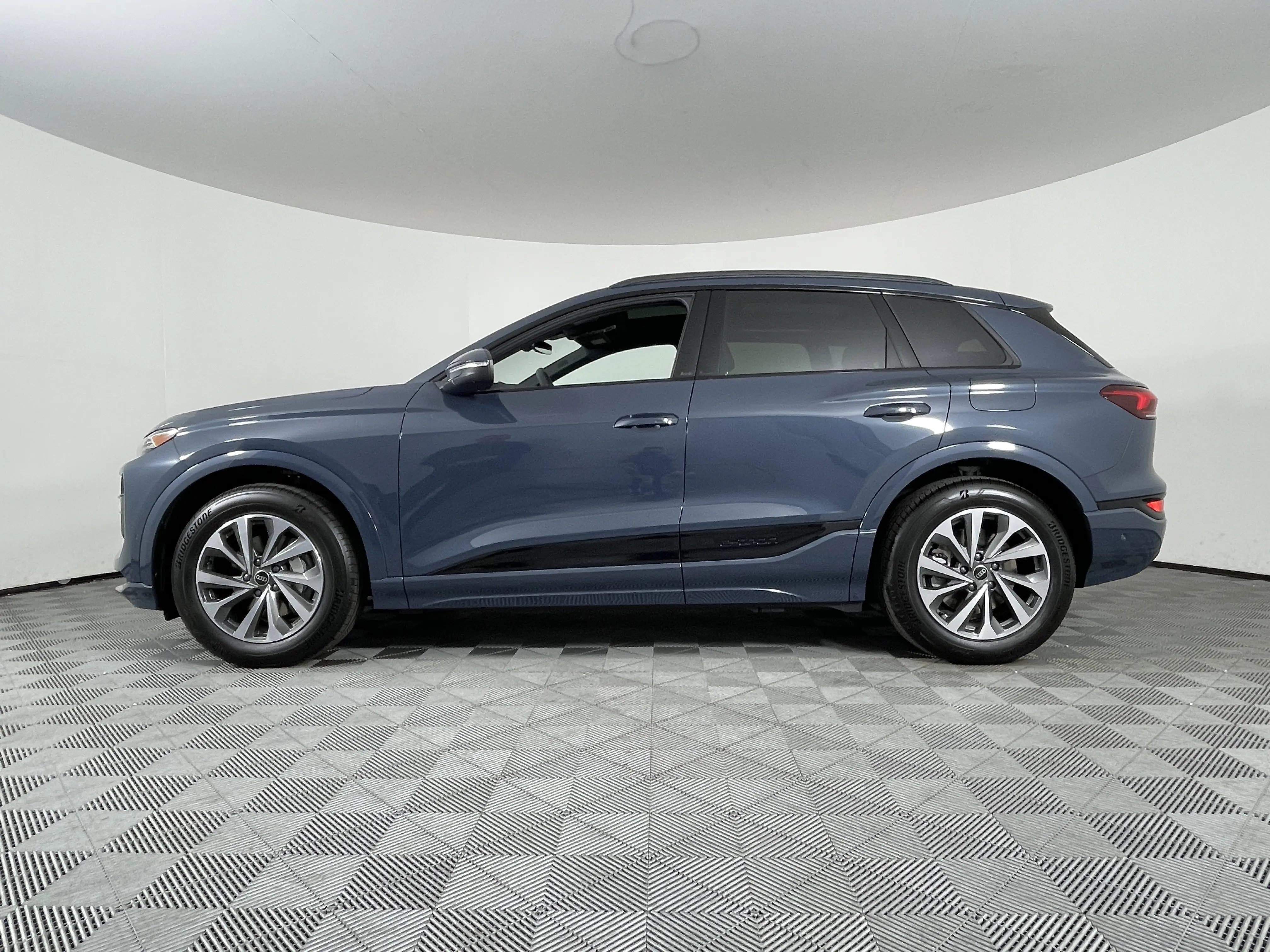 2025 Audi Q6 E-tron Prestige photo 10