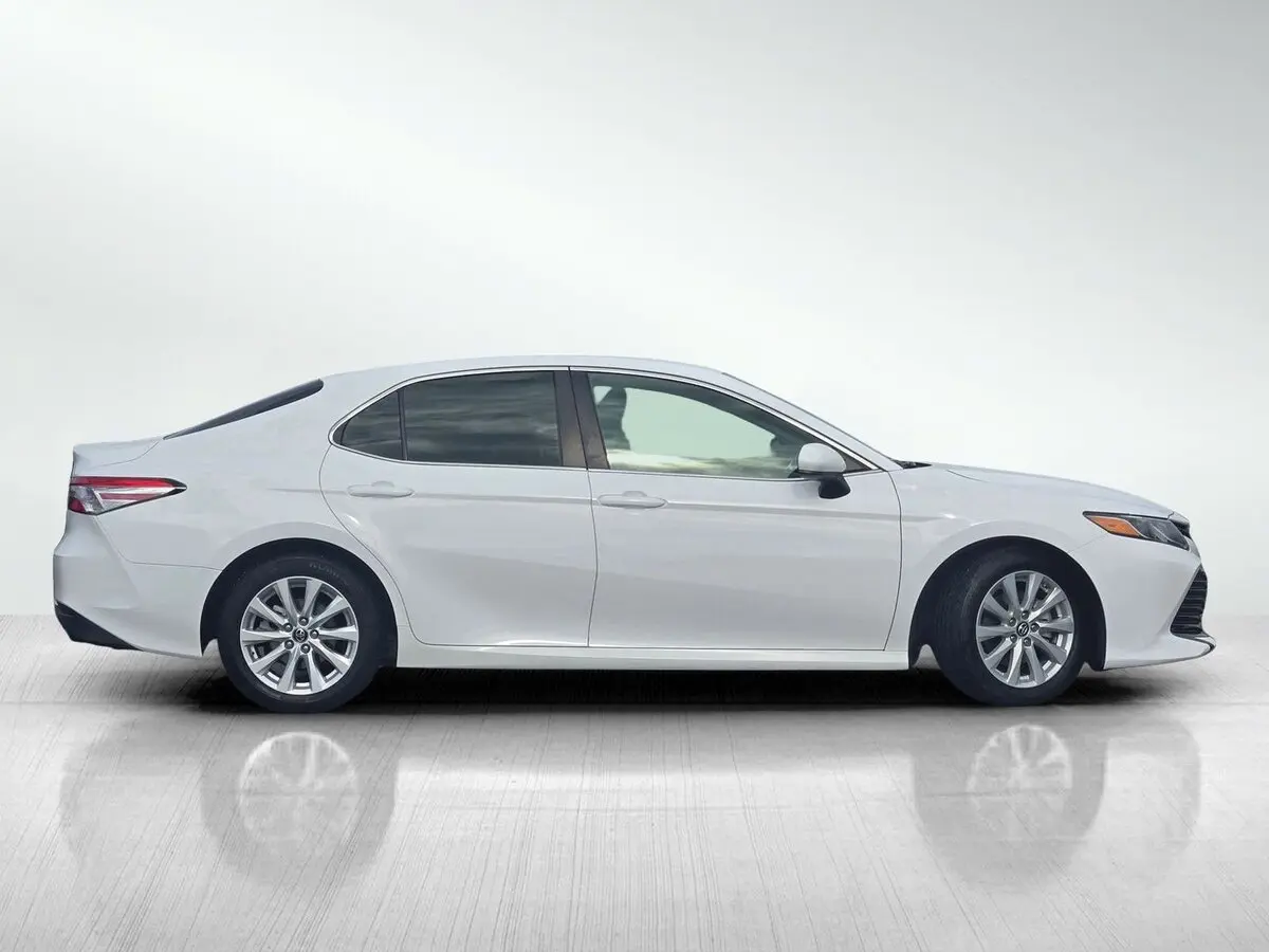 2018 Toyota Camry L photo 2