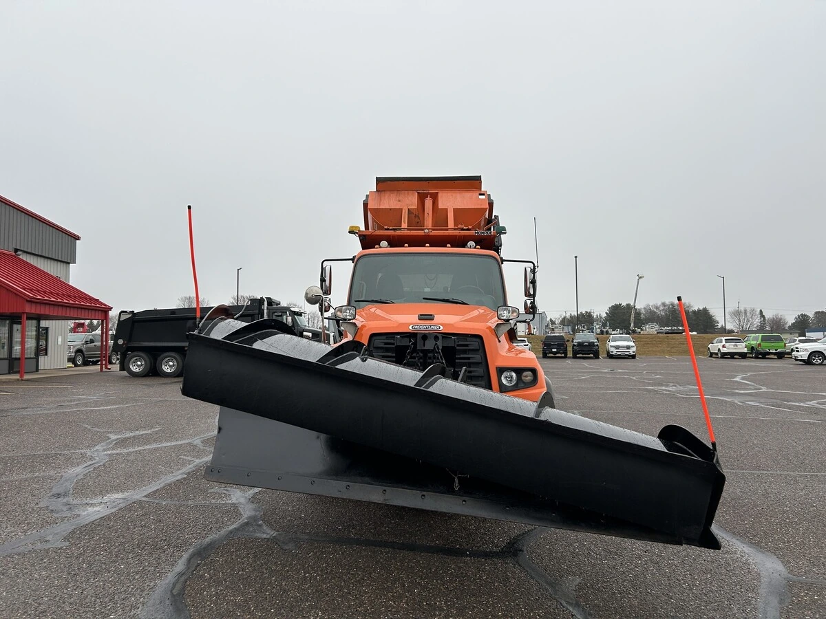 2015 Freightliner 114SD - image 2