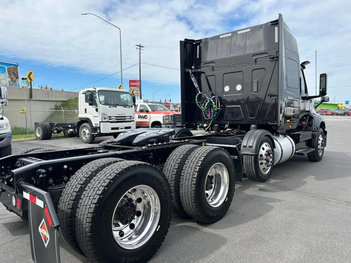 2024 International LT — photo 4