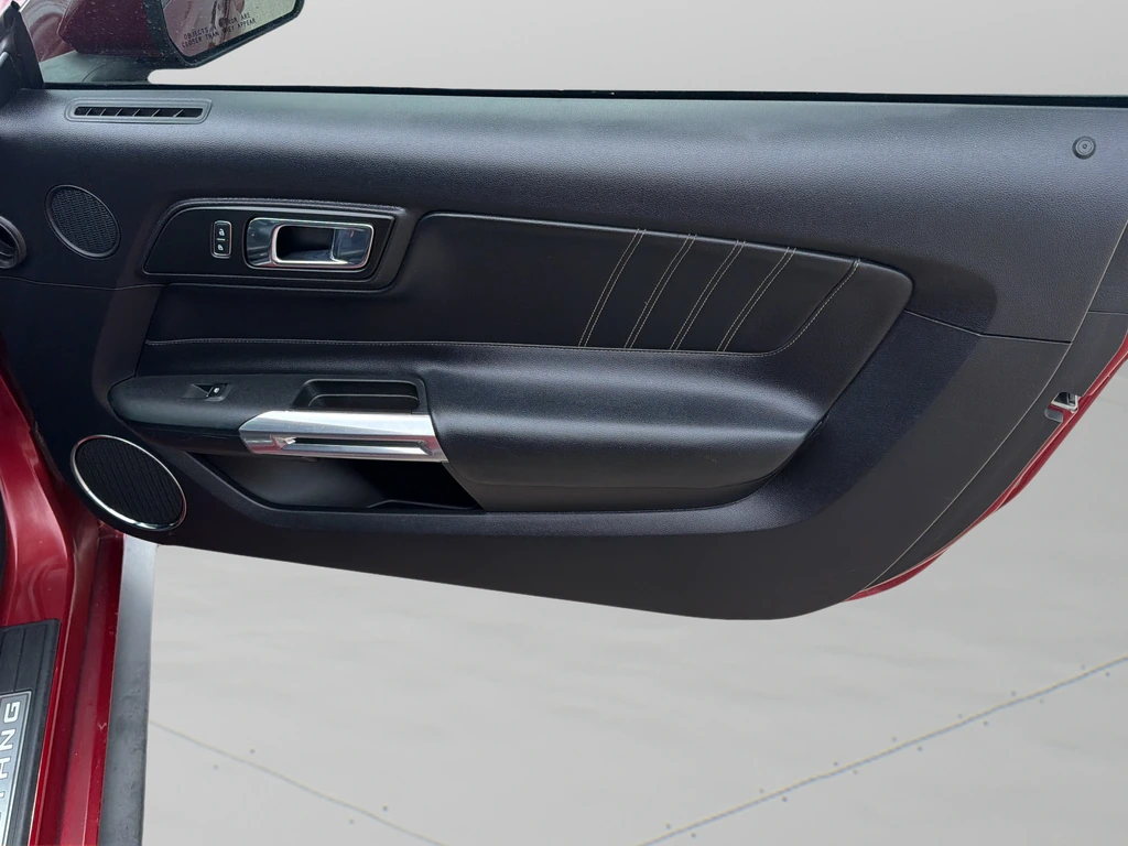 2015 Ford Mustang EcoBoost - Photo 9