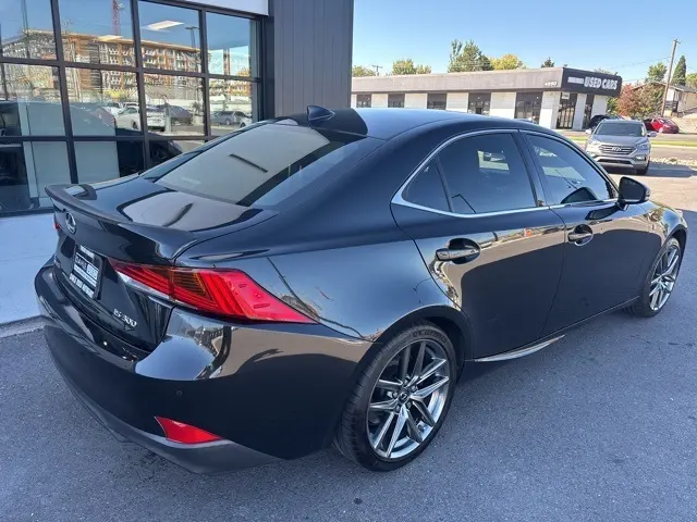 2018 Lexus IS 300 photo 8