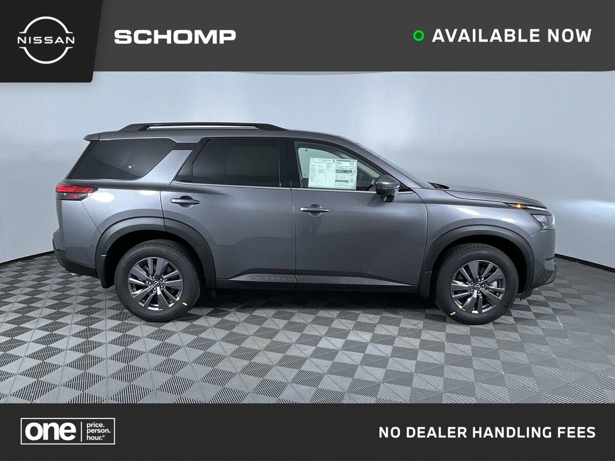 2025 Nissan Pathfinder SV's photo