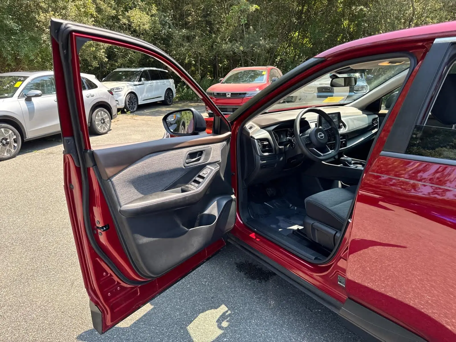 2022 Nissan Rogue S photo 11