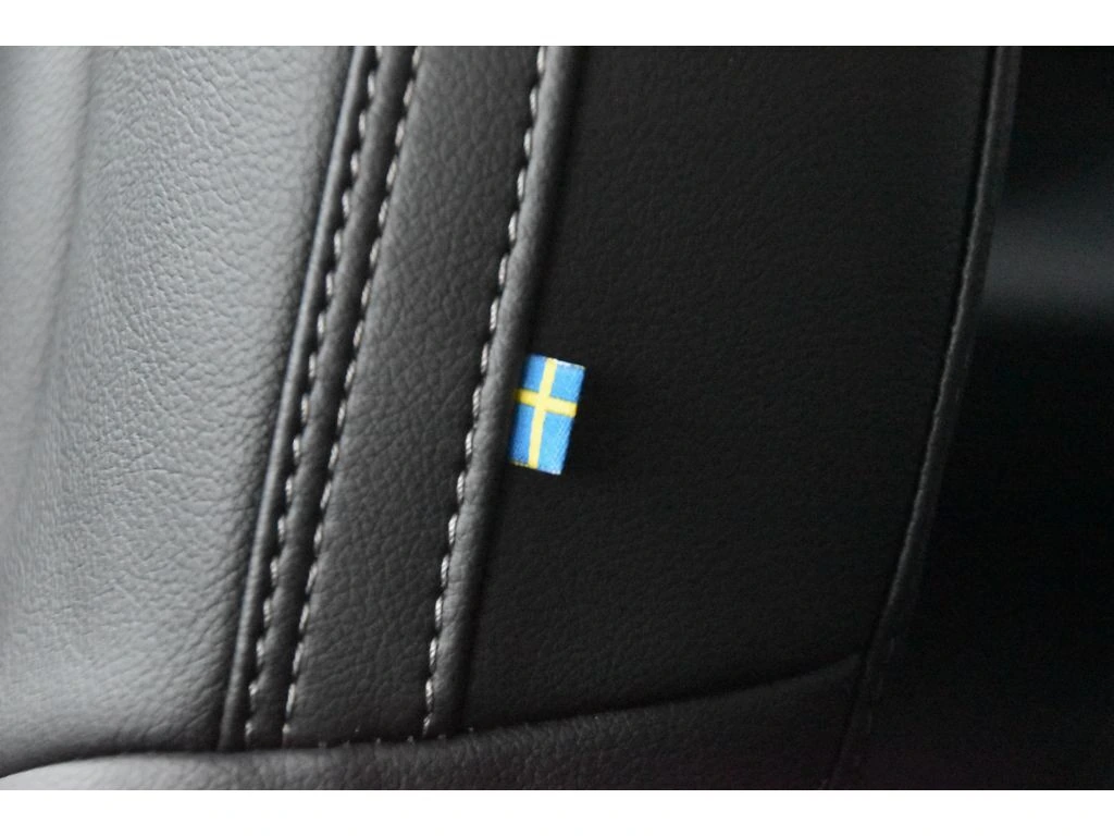 2026 Volvo - image 38