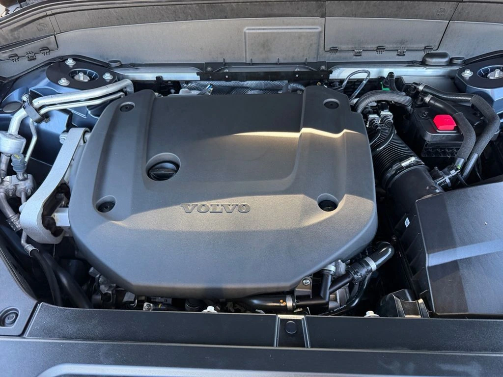 2026 Volvo - image 29
