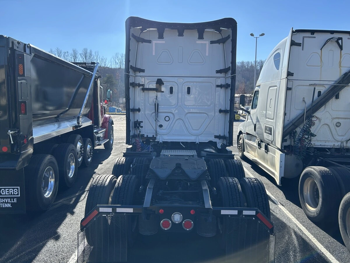 2026 Freightliner Cascadia - image 5