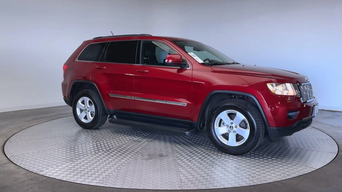 Used 2013 Jeep Grand Cherokee Laredo with VIN 1C4RJFAG1DC592208 for sale in Highlands Ranch, CO
