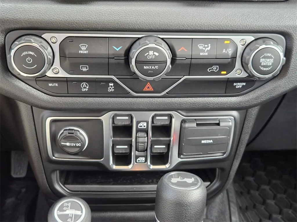 2025 Jeep Wrangler Sport photo 13