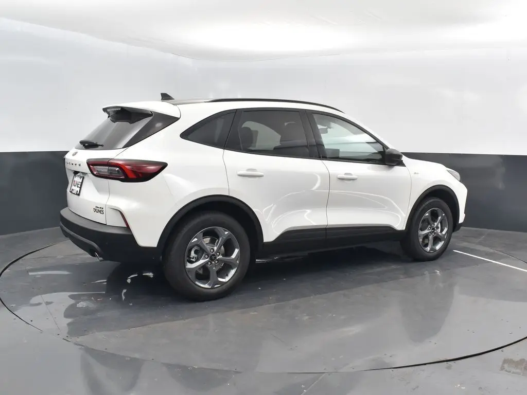 2026 Ford Escape ST-Line photo 2