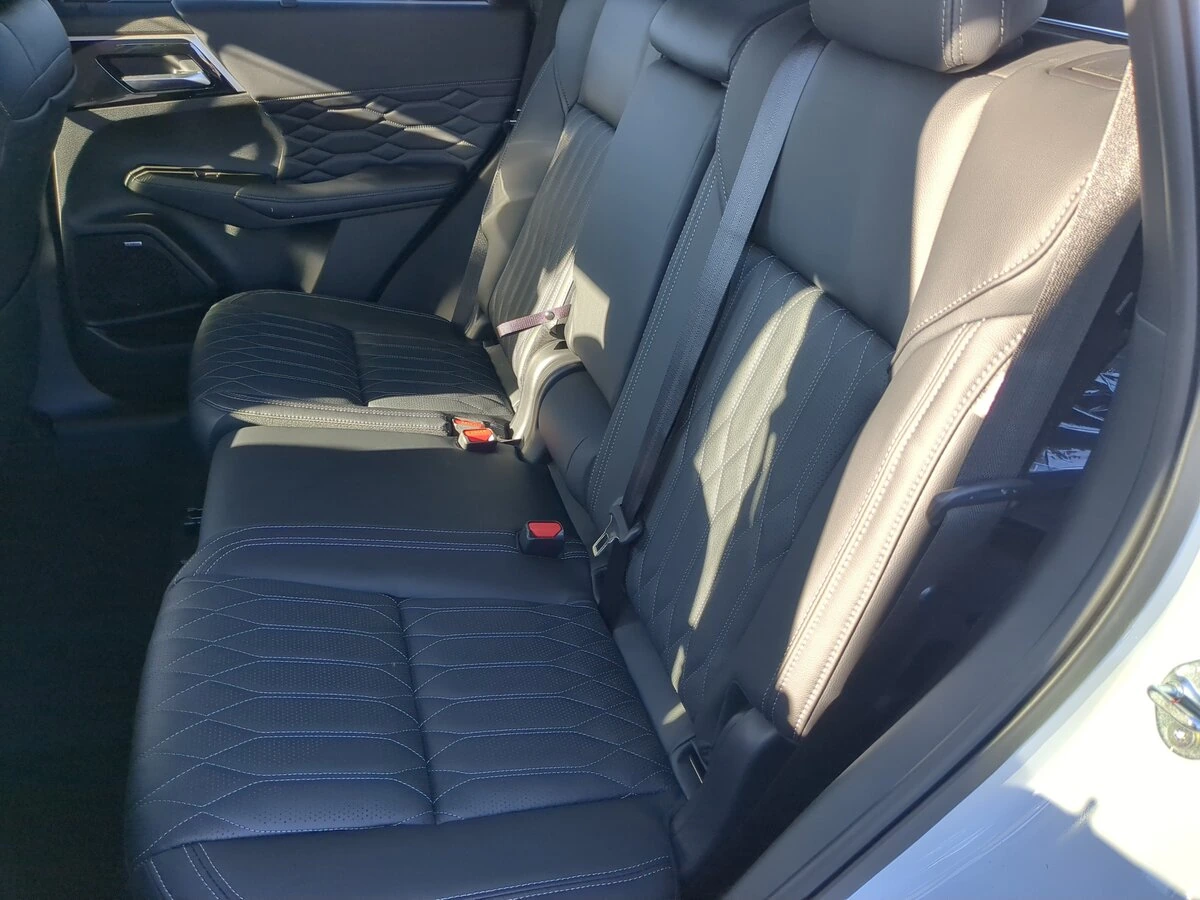2026 Mitsubishi Outlander SEL - Photo 20