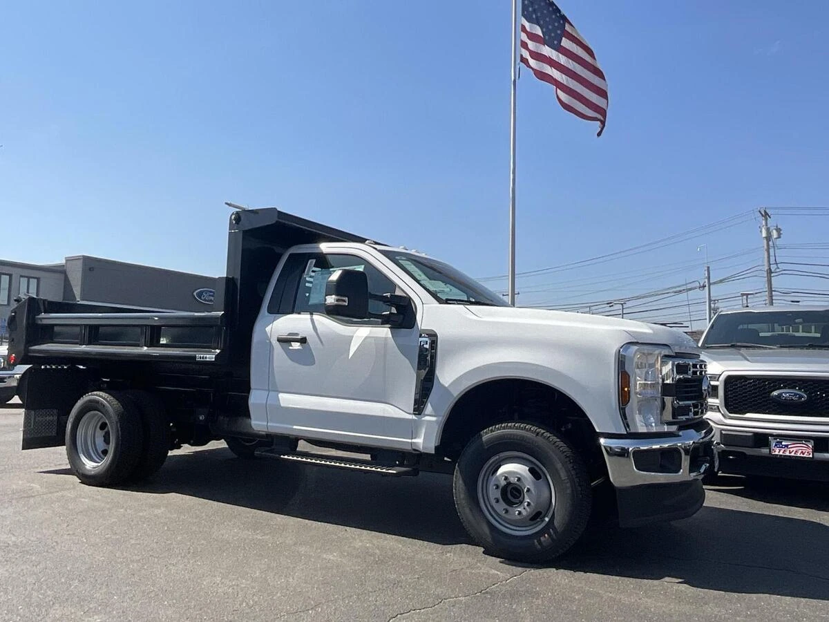 2026 Ford F-350 Super Duty Chassis Cab XL - Photo 23