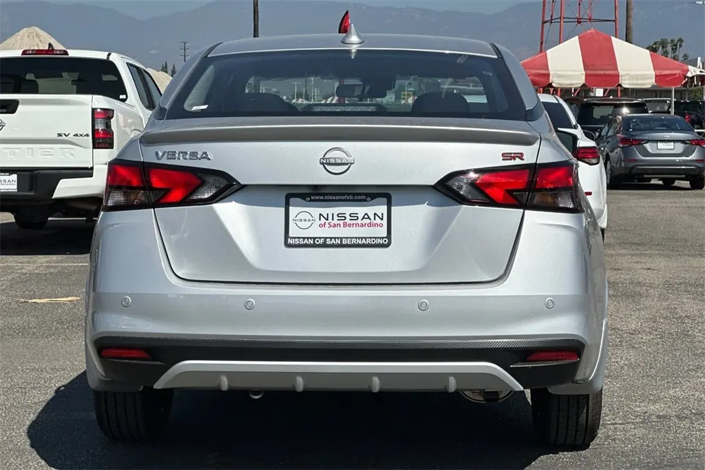 2025 Nissan Versa 1.6 SR photo 4