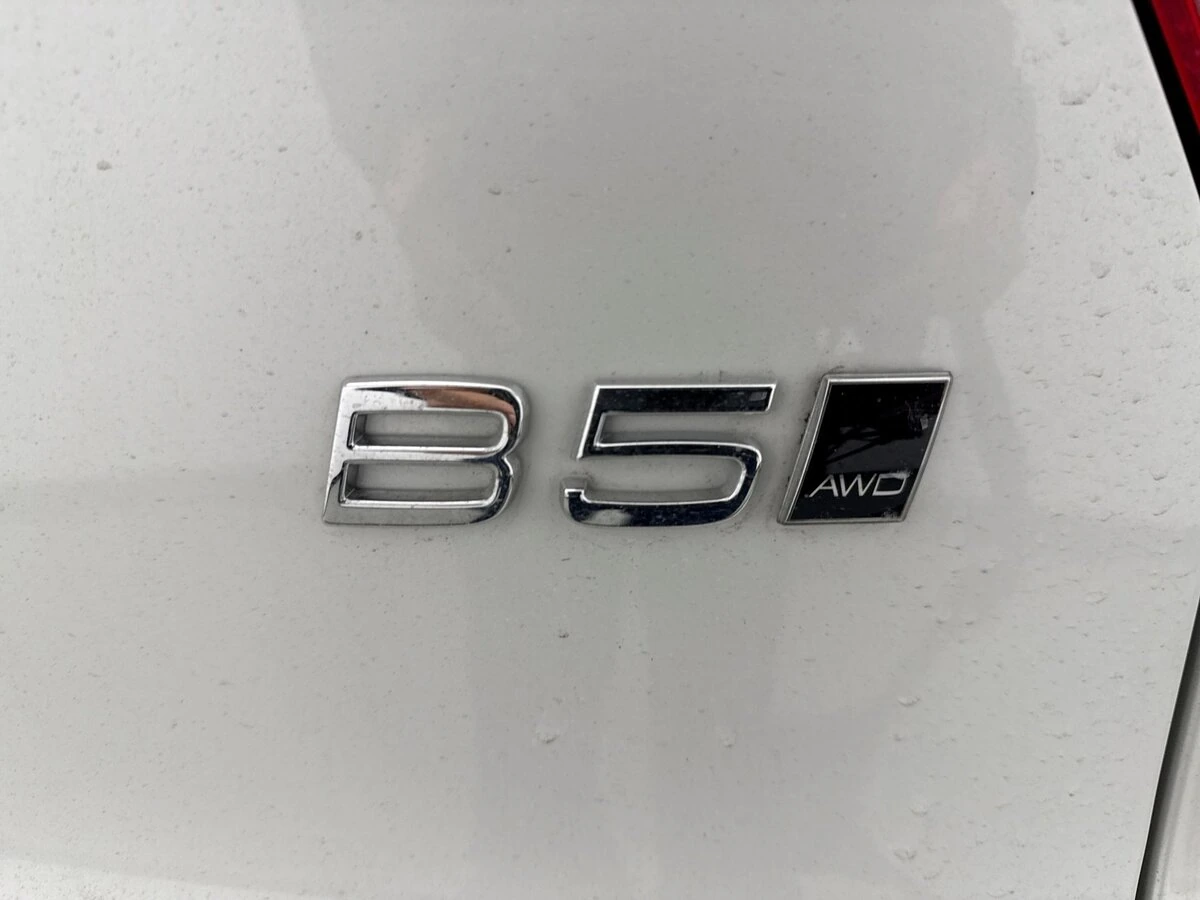 2025 Volvo - image 7