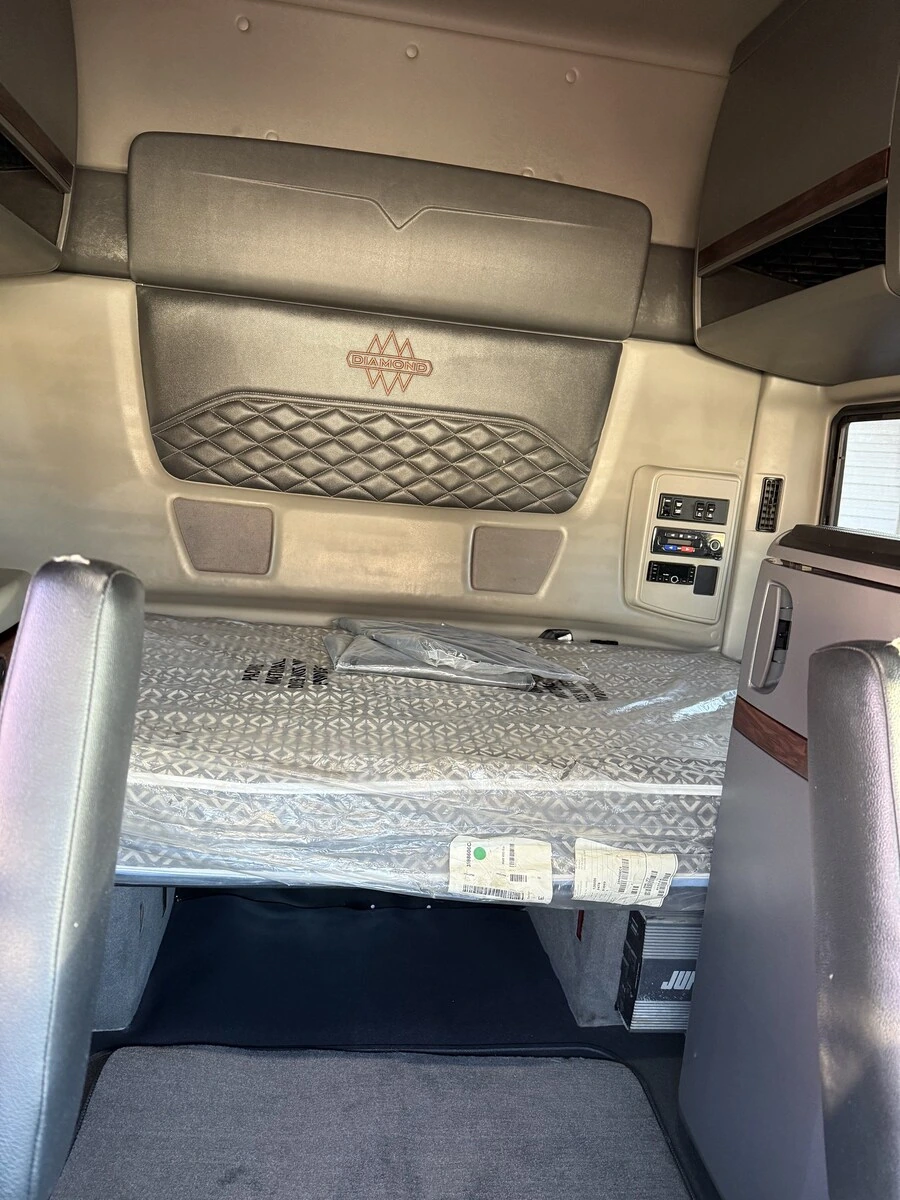 2022 International - image 17