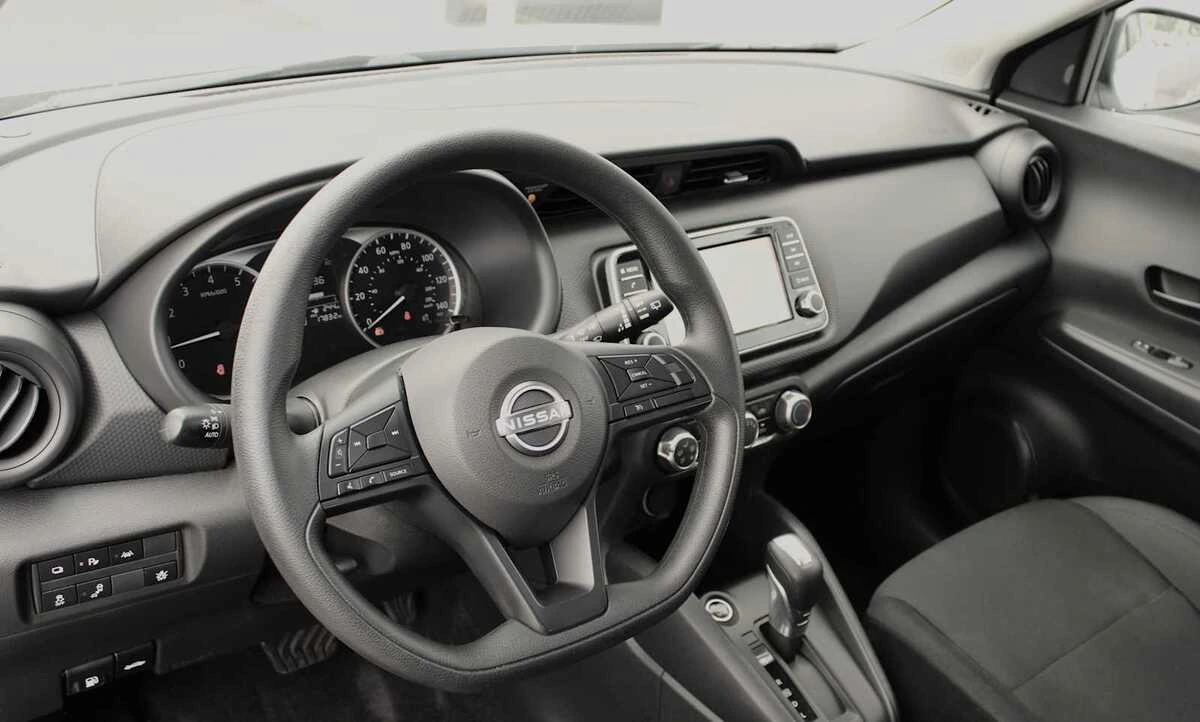 2025 Nissan KICKS PLAY Base - Photo 24