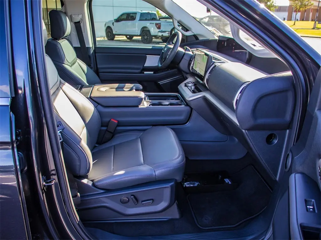 2025 Ford Expedition MAX photo 12