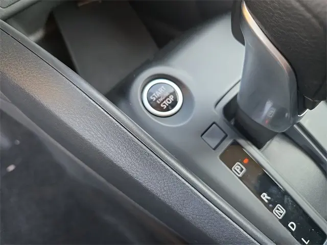 2025 Nissan Kicks Play S photo 19