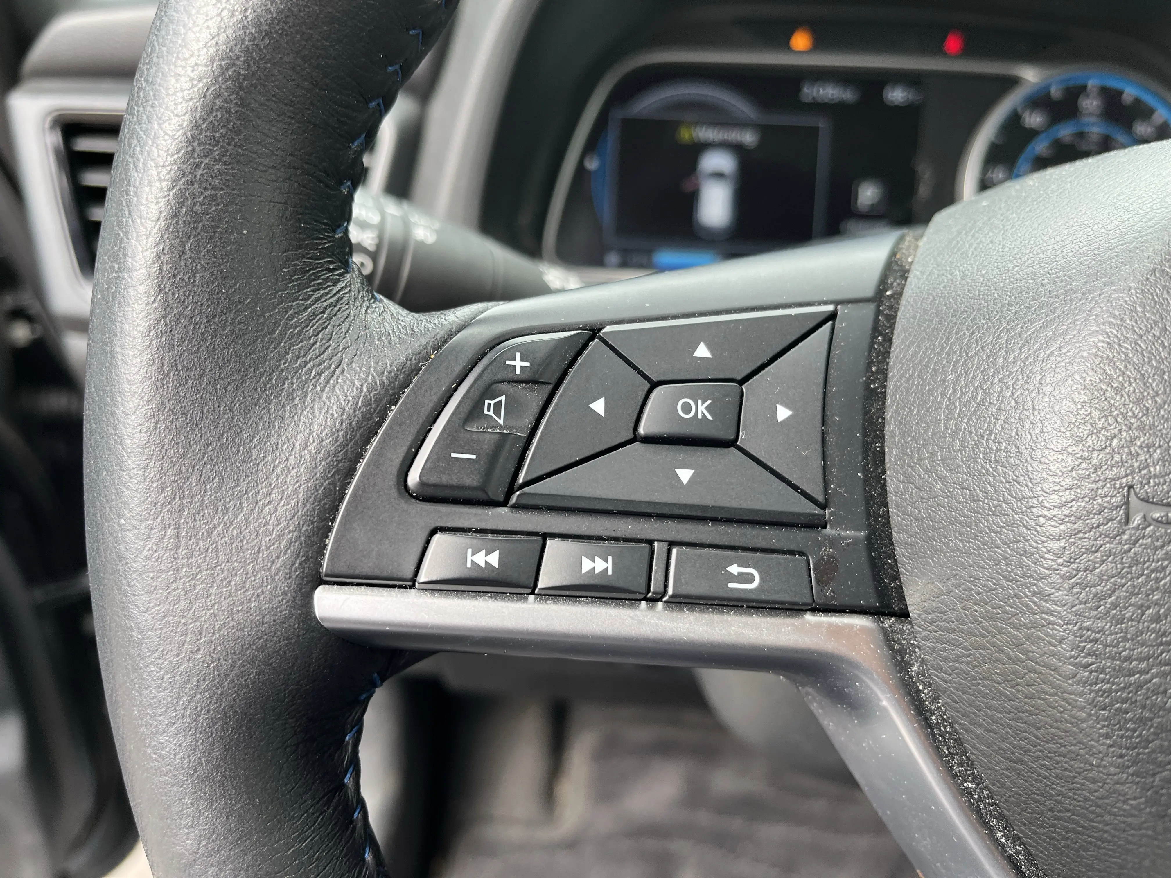 2024 Nissan Leaf SV photo 10