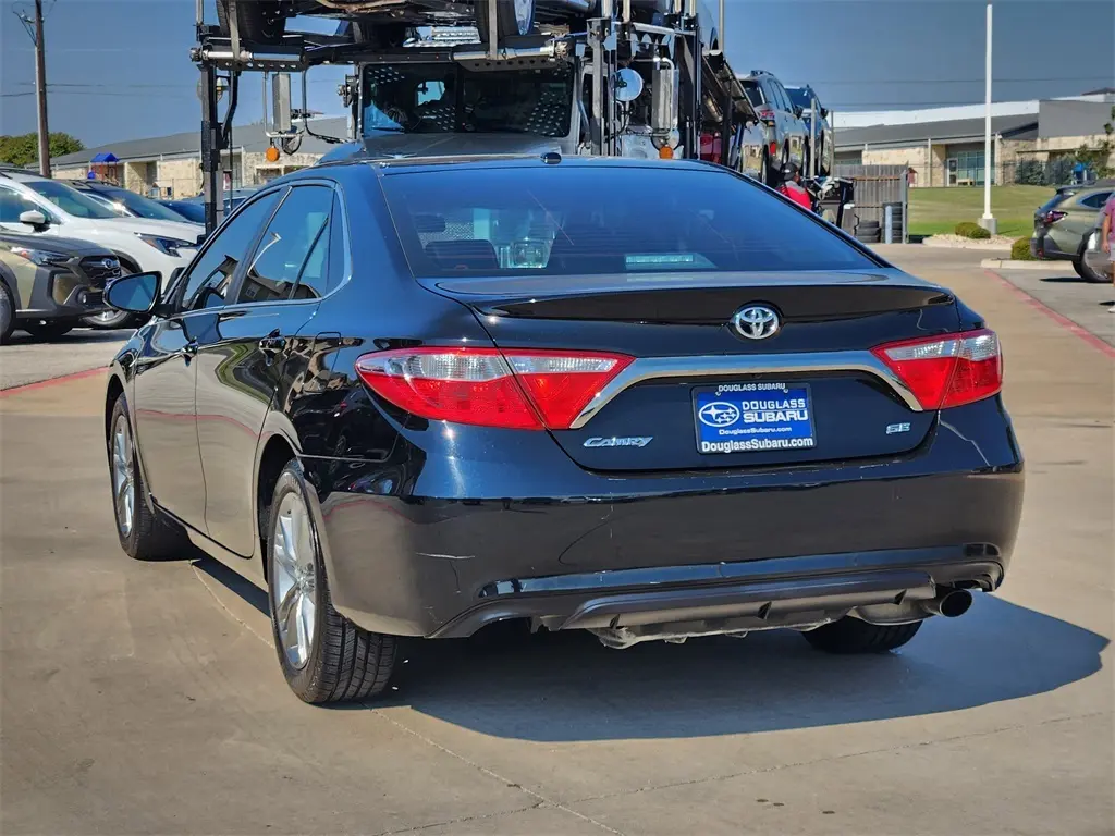 2016 Toyota Camry Base photo 3