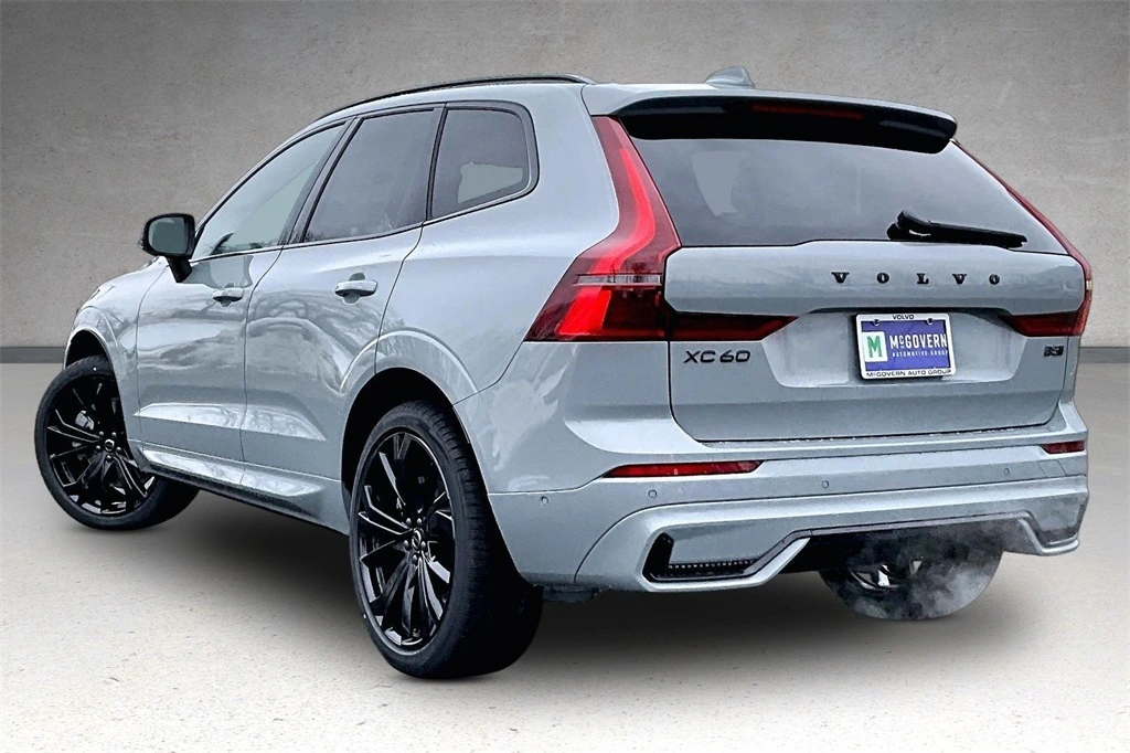 2026 Volvo - image 3