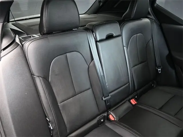 2024 Volvo XC40 Plus photo 30