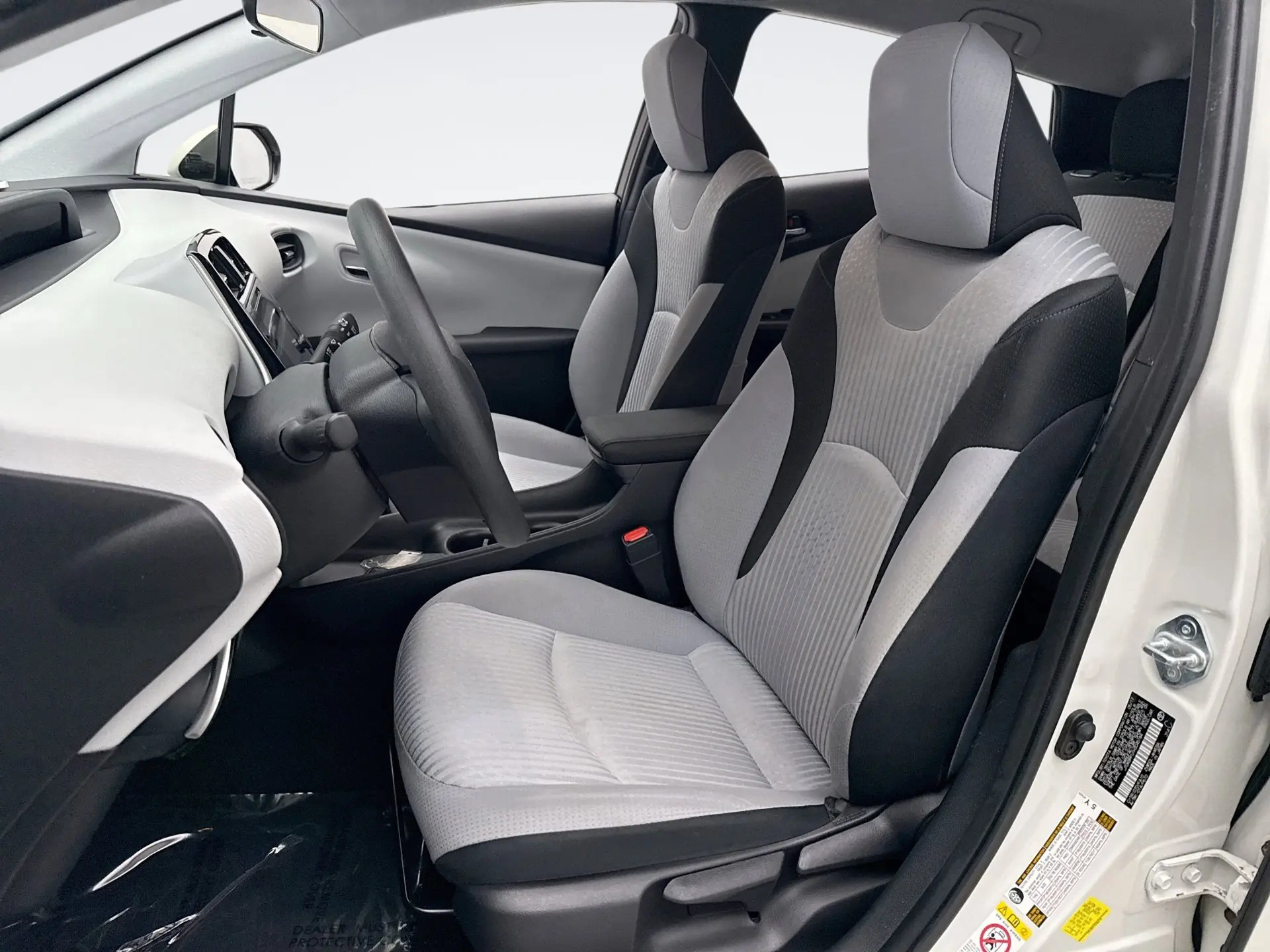 2017 Toyota Prius One Two photo 11