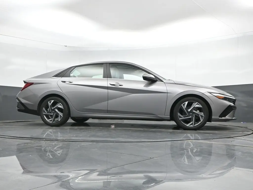2024 Hyundai Elantra Limited photo 38